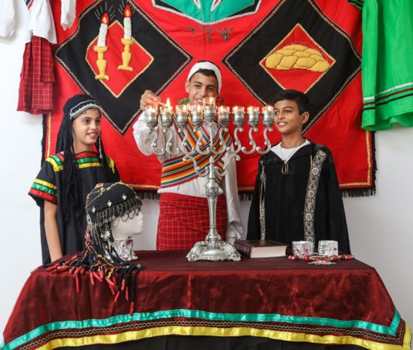הדלקת נרות חבאנית בפסטיבל חם בחנוכה (צילום אלדד מאסטרו)