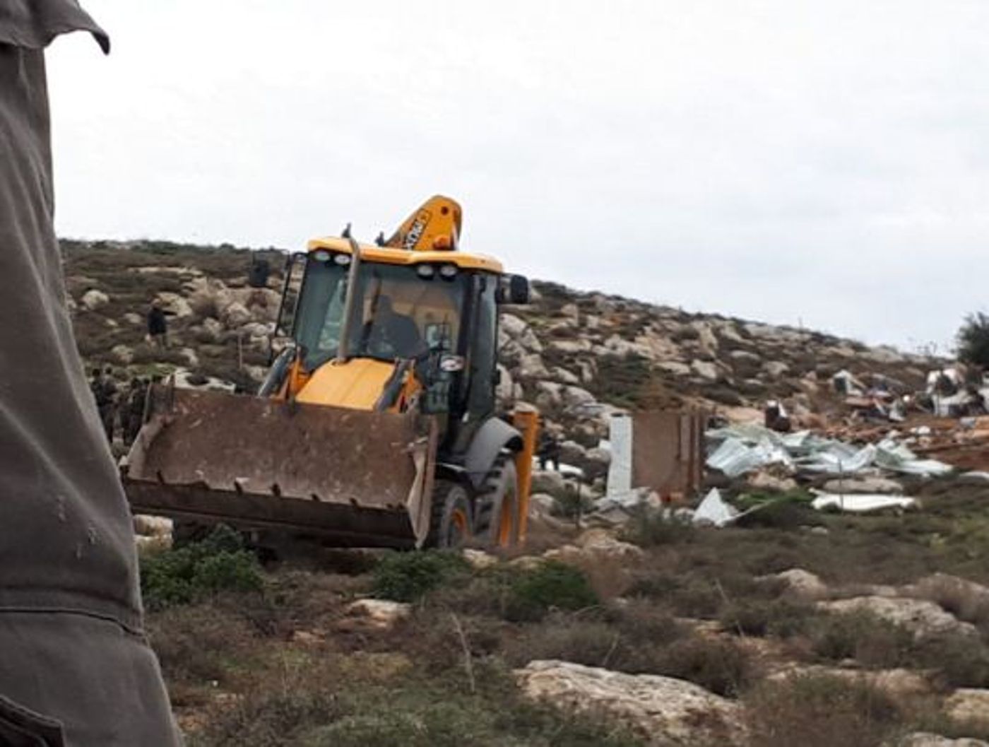 עדות קשה:"שוטרים הפשיטו ותיעדו במהלך פינוי"