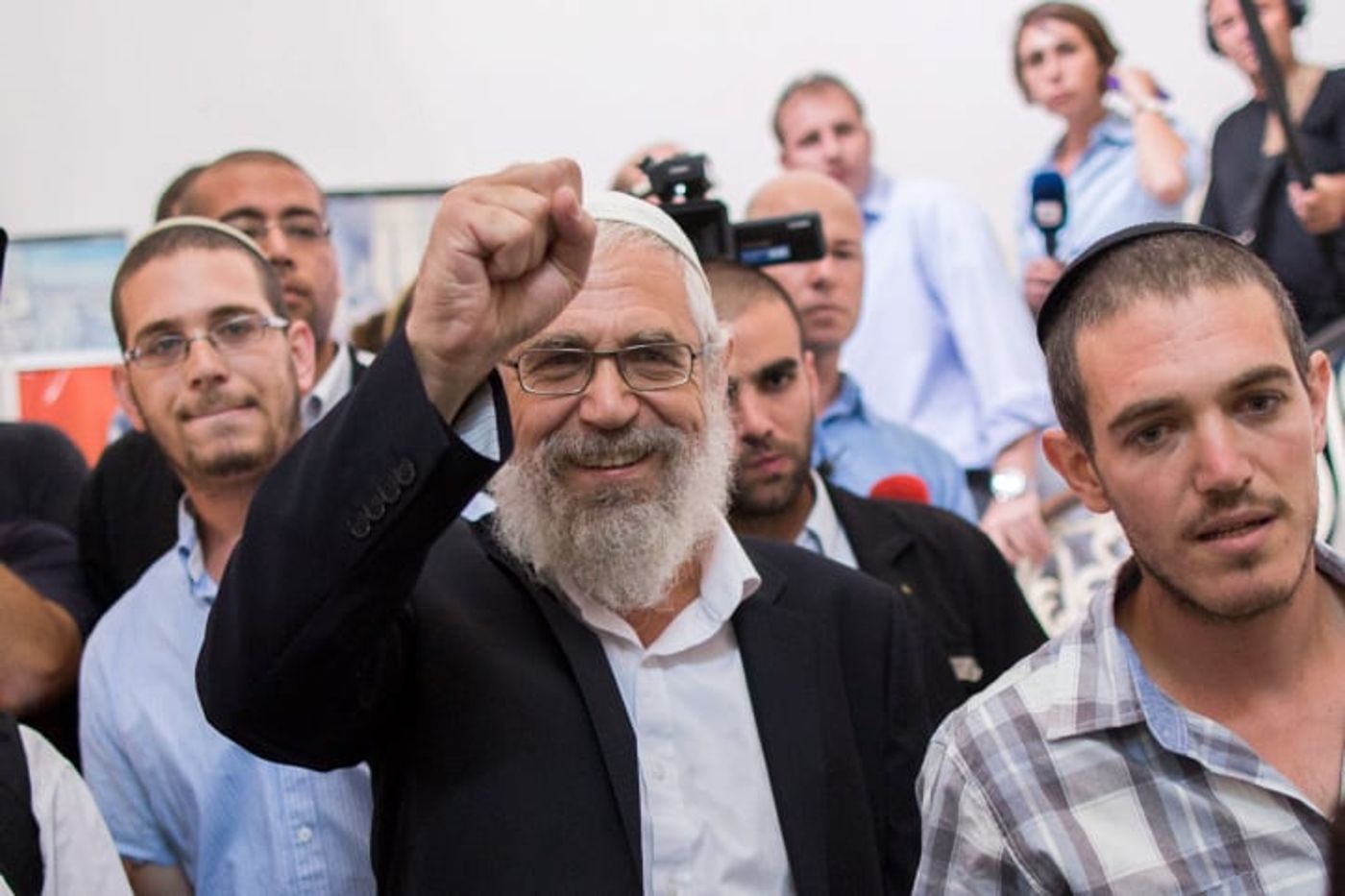 יש תרופה להערצה: בין הרב מוטי אלון לאייל גולן