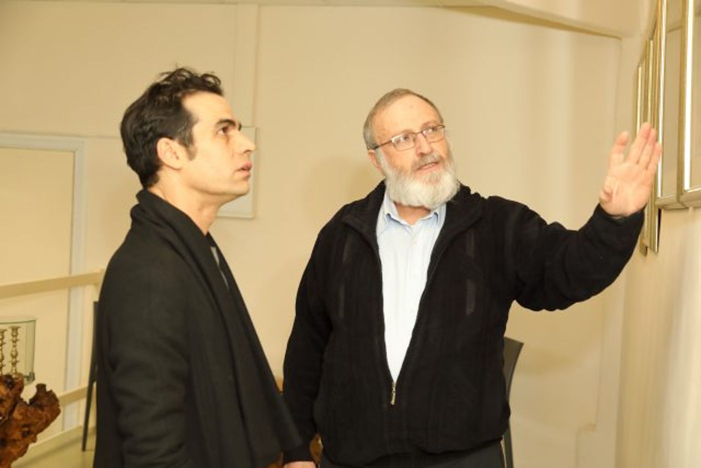 הרב אברהם קריגר ואביב גפן בסיור במרכז הבינלאומי שם עולם