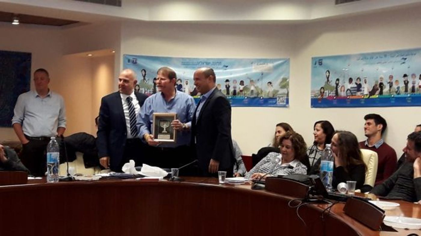 טקס פרידה מיוחד ליו"ר החמ"ד, עם שר החינוך ומנכ"ל משרד החינוך.