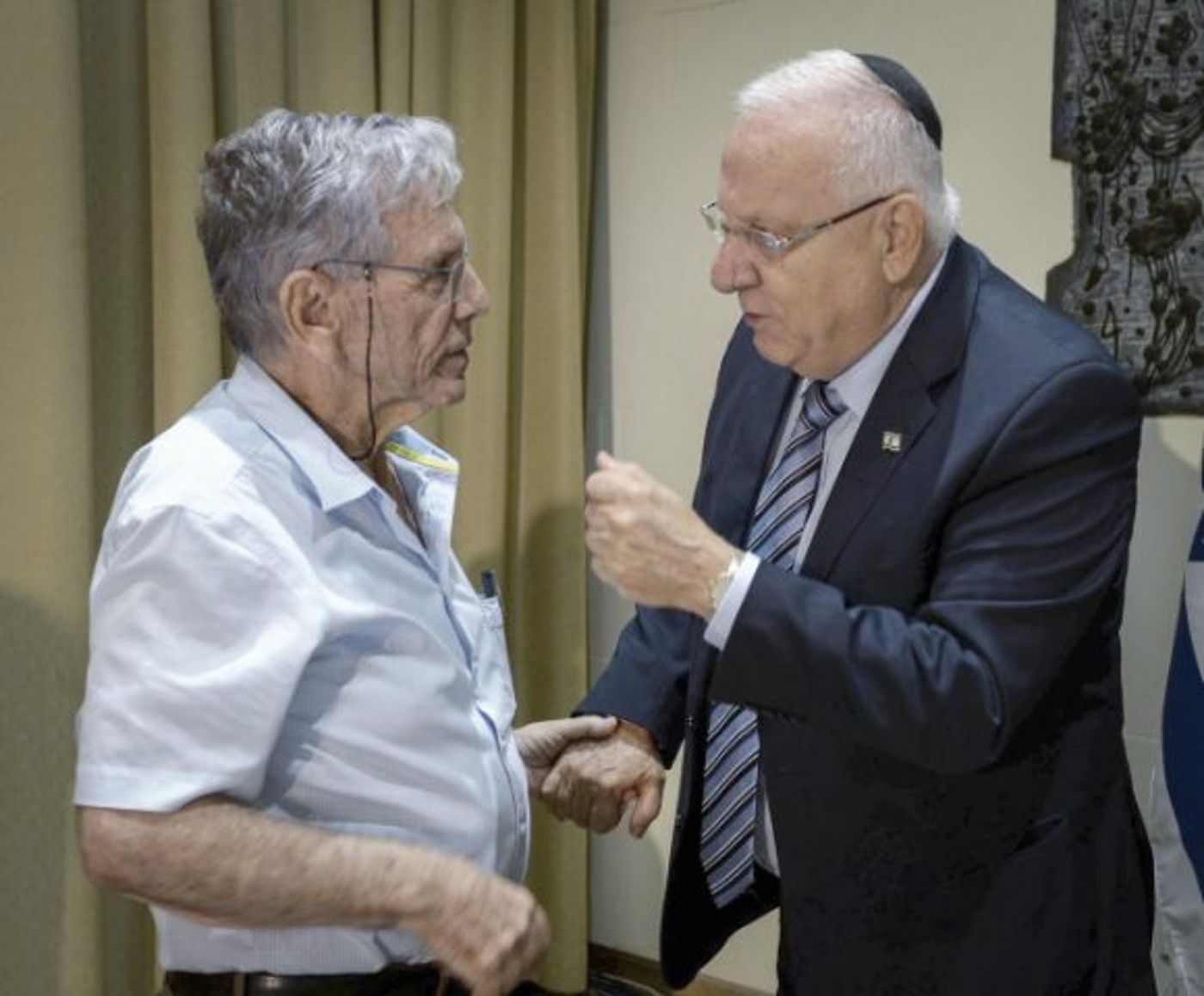הסופר ואיש הרוח עמוס עוז הלך לעולמו
