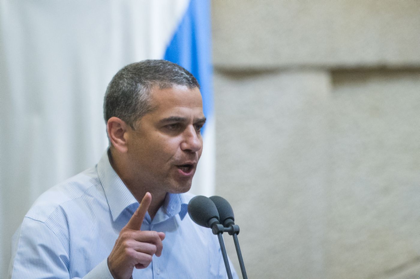 ינון מגל מגיב לראשונה: מתלבט, אבל נכנסתי לחובות