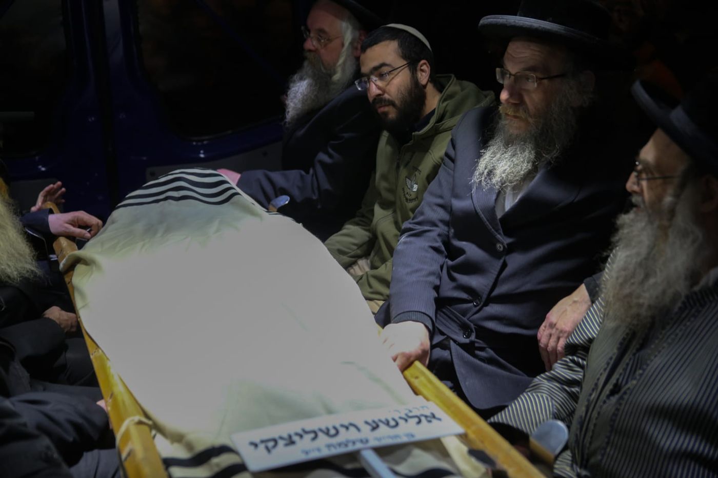 הרב של כולנו: הרב אלישע וישליצקי ז"ל מובא למנוחות