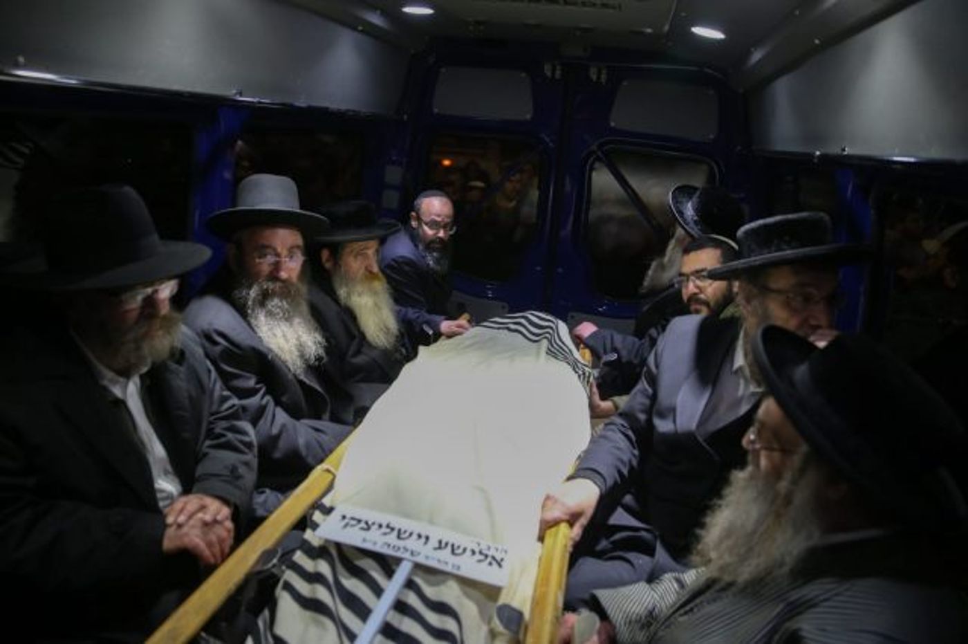 הרב של כולנו: הרב אלישע וישליצקי ז"ל מובא למנוחות