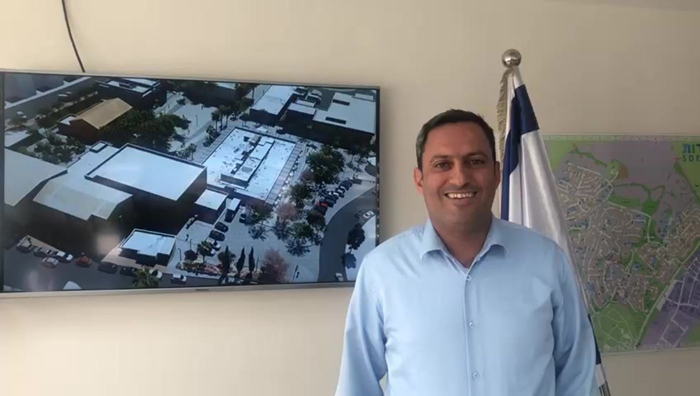 במקום הצהרה פוליטית, דוידי הכריז על שיפוץ בשדרות