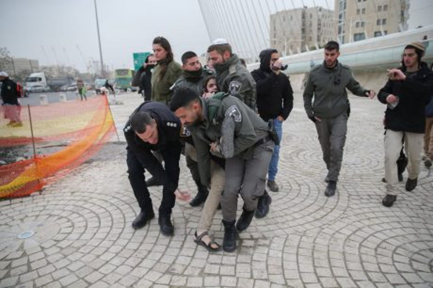 מעצר הנערים: חסימות כבישים בכניסה לירושלים