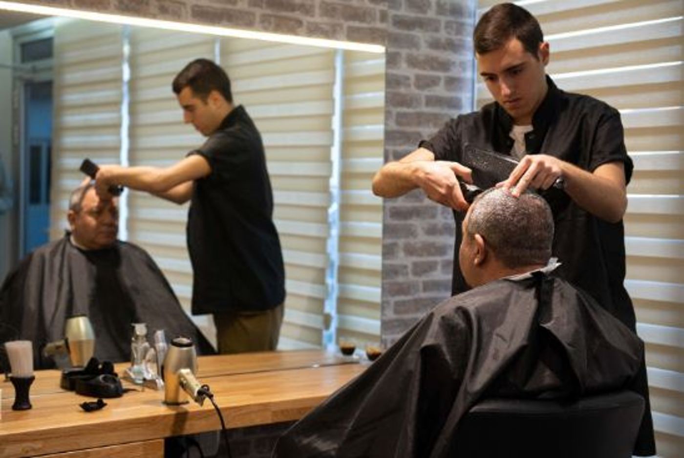 הרמטכ"ל במהלך תספורת שגרתית במספרת הקריה