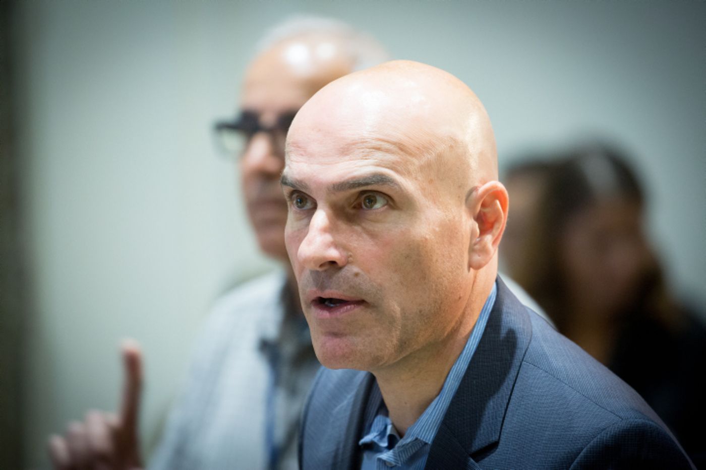 חסינות לכתבת גלי צה"ל בתמורה לנייד של אפי נווה