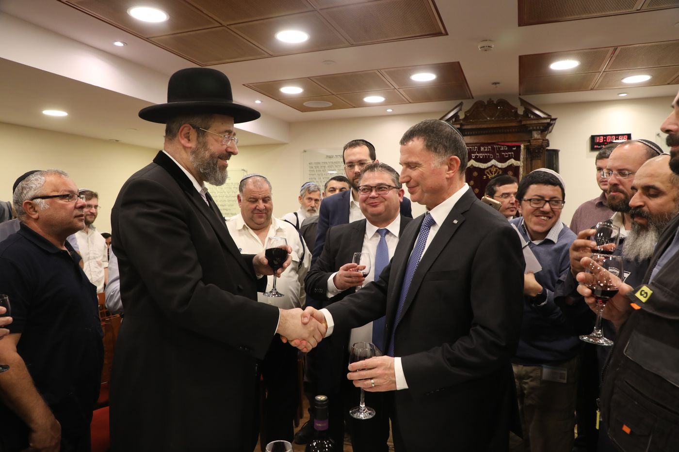 הרב הראשי קבע את מזוזת הכנסת הראשונה