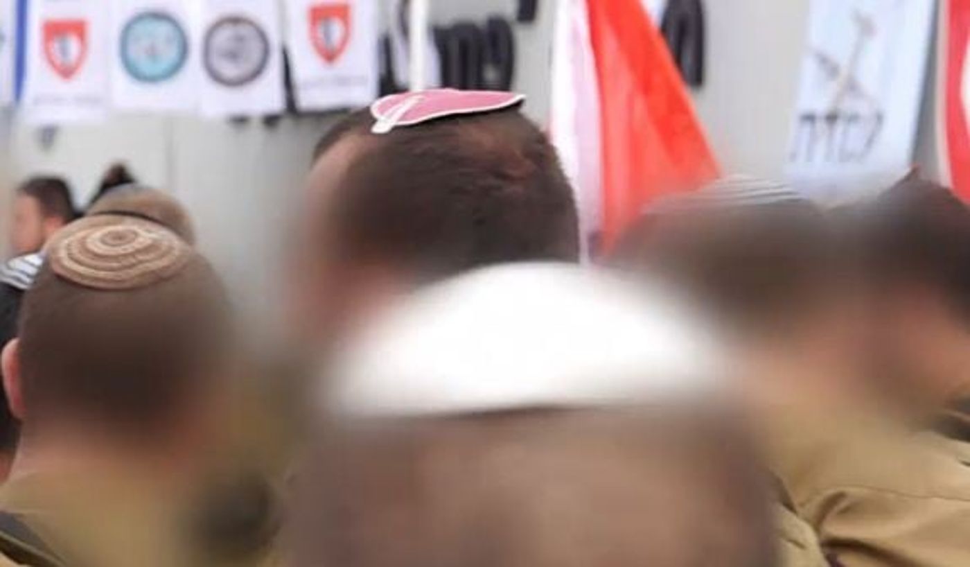 "מוודאים שבנות לא יהיו עם שומרי נגיעה"