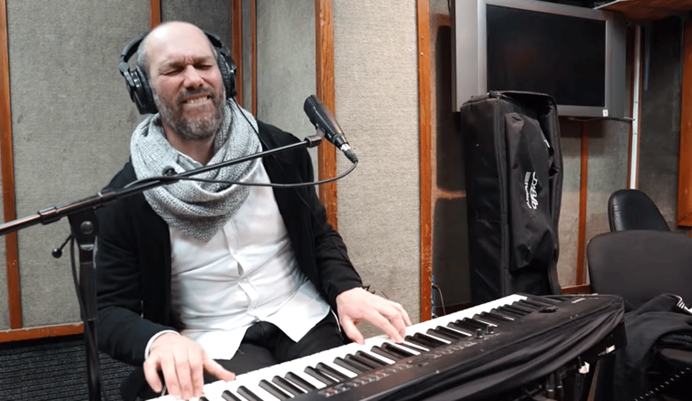 צפו: יונתן רזאל חוזר לשתף פעולה עם אמן מפתיע