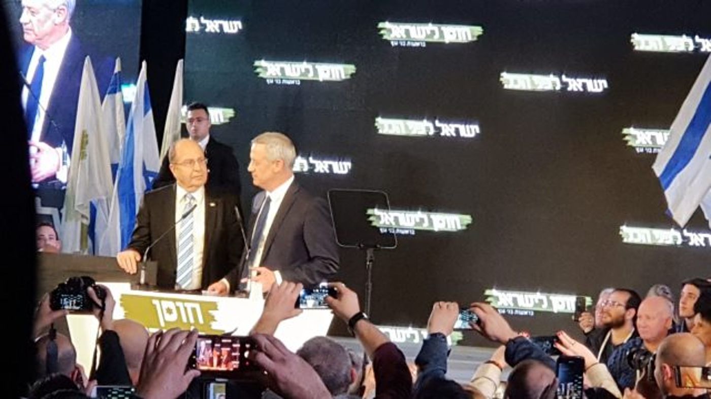 בני גנץ: "ראש ממשלה עם כתב אישום לא יכול לכהן"