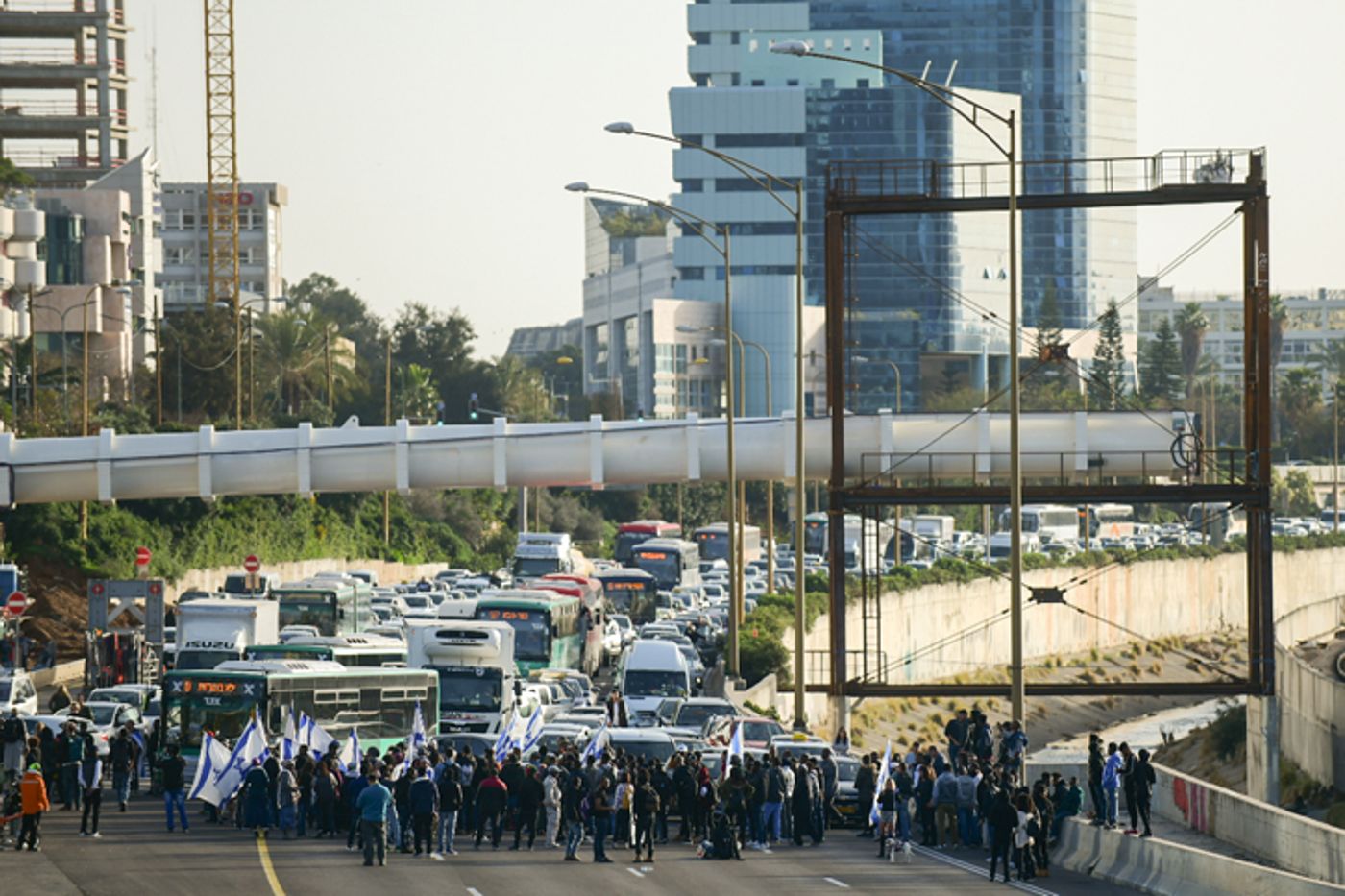 מחאת יוצאי אתיופיה: אלפים חסמו את נתיבי איילון