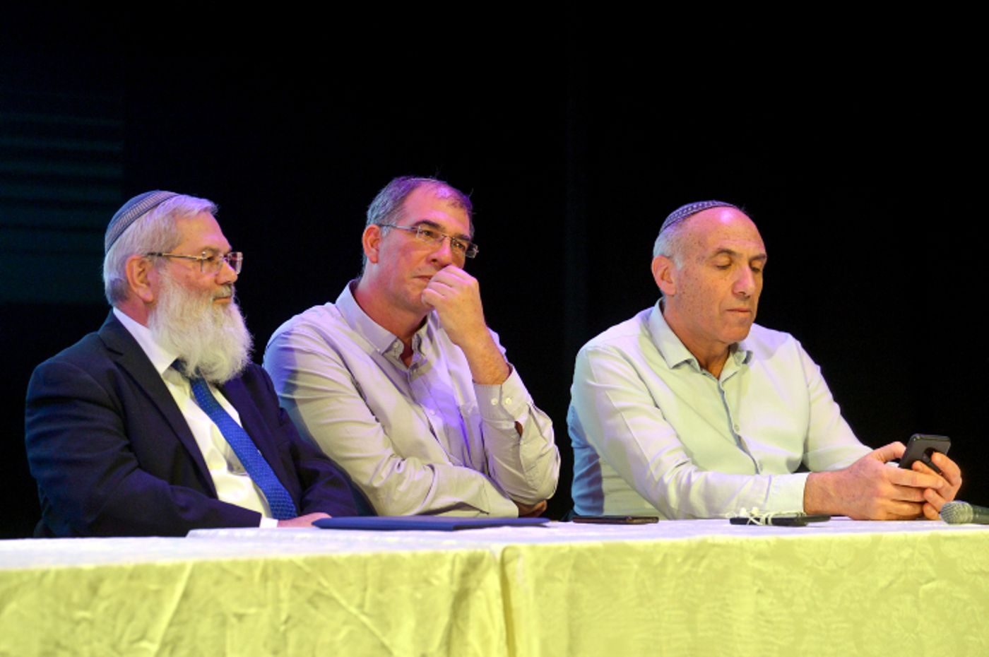 סקר: הבית היהודי מתחזק; העבודה עם 5 מנדטים בלבד