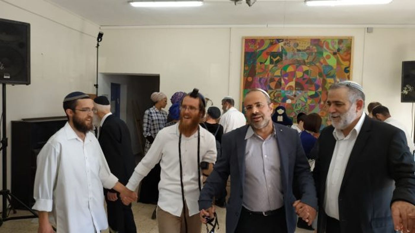 האב אהרון המאושר, שני משמאל (קרדיט: באדיבות המצלם)