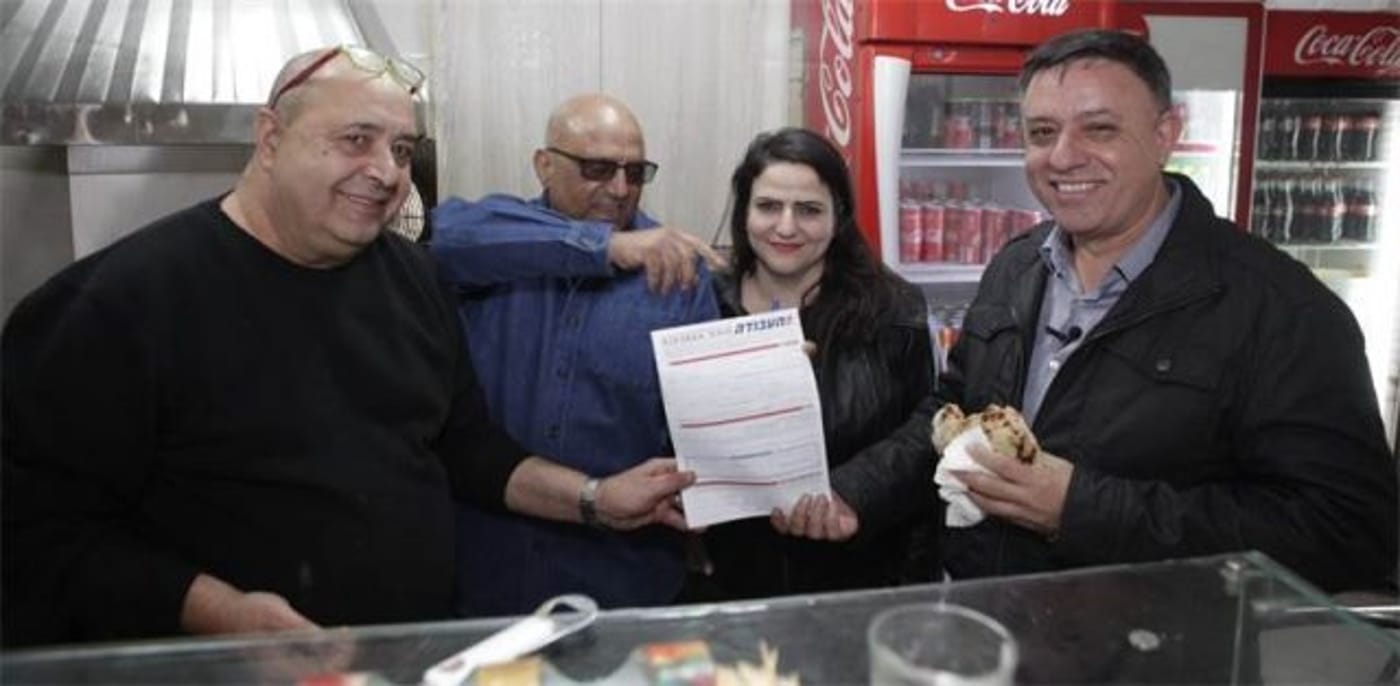 גבאי, בירן ועמר עם טופס ההתפקדות