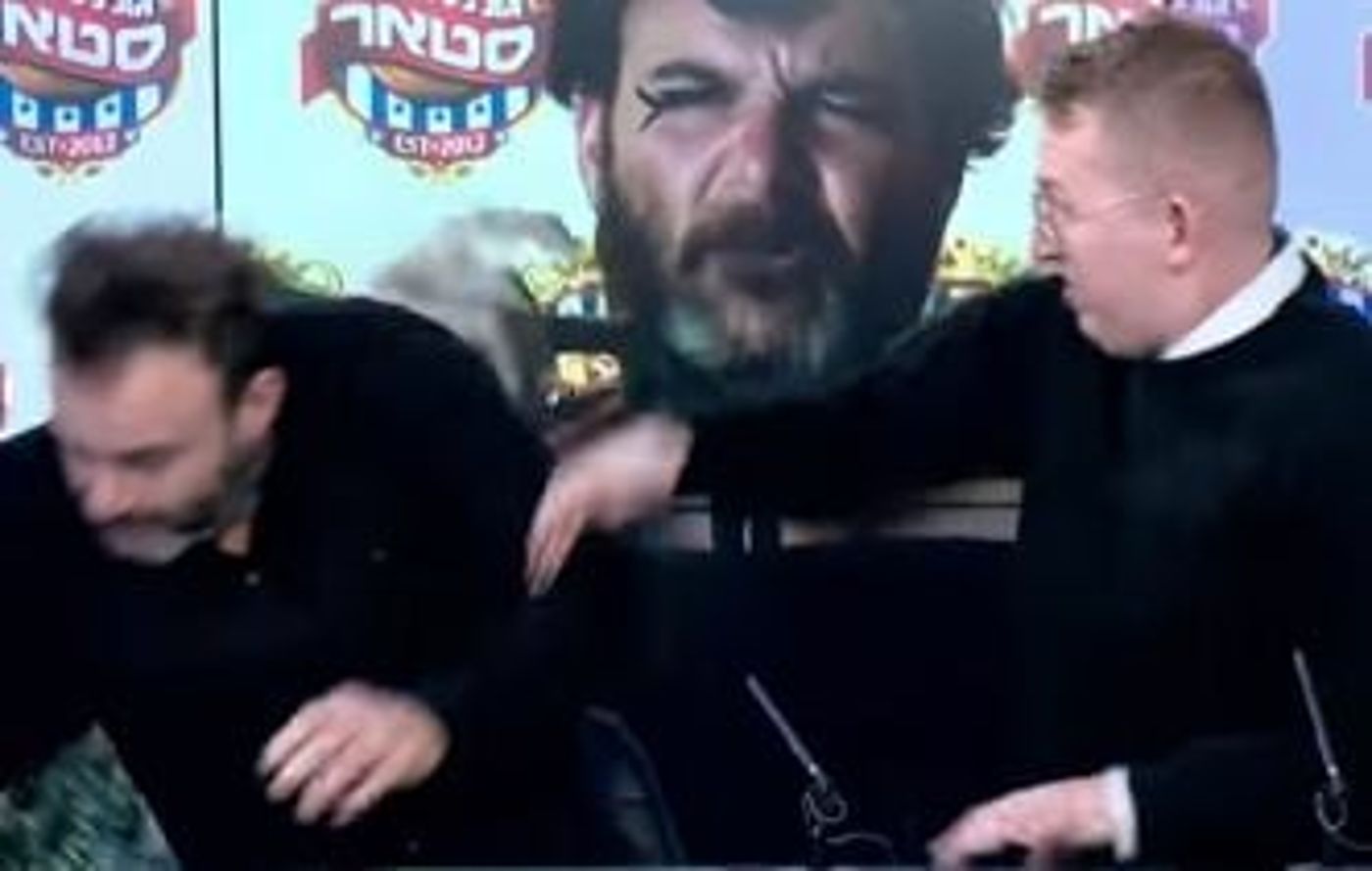 בגלל חיקוי: מכות בשידור חי באולפן ynet. צפו