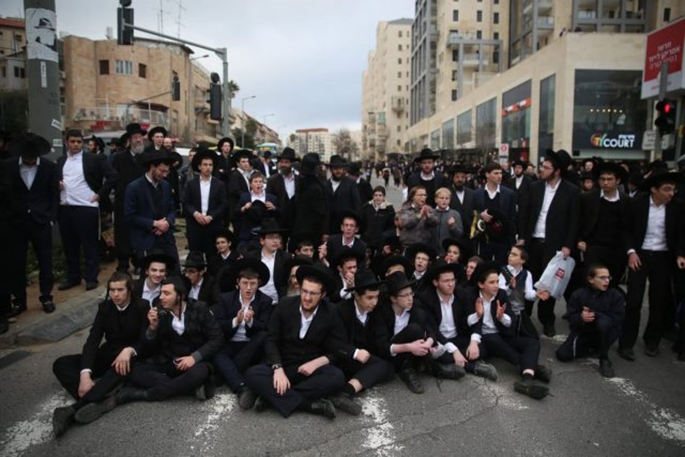 עימותים, חסימות וקללות: 30 נעצרו במחאת החרדים