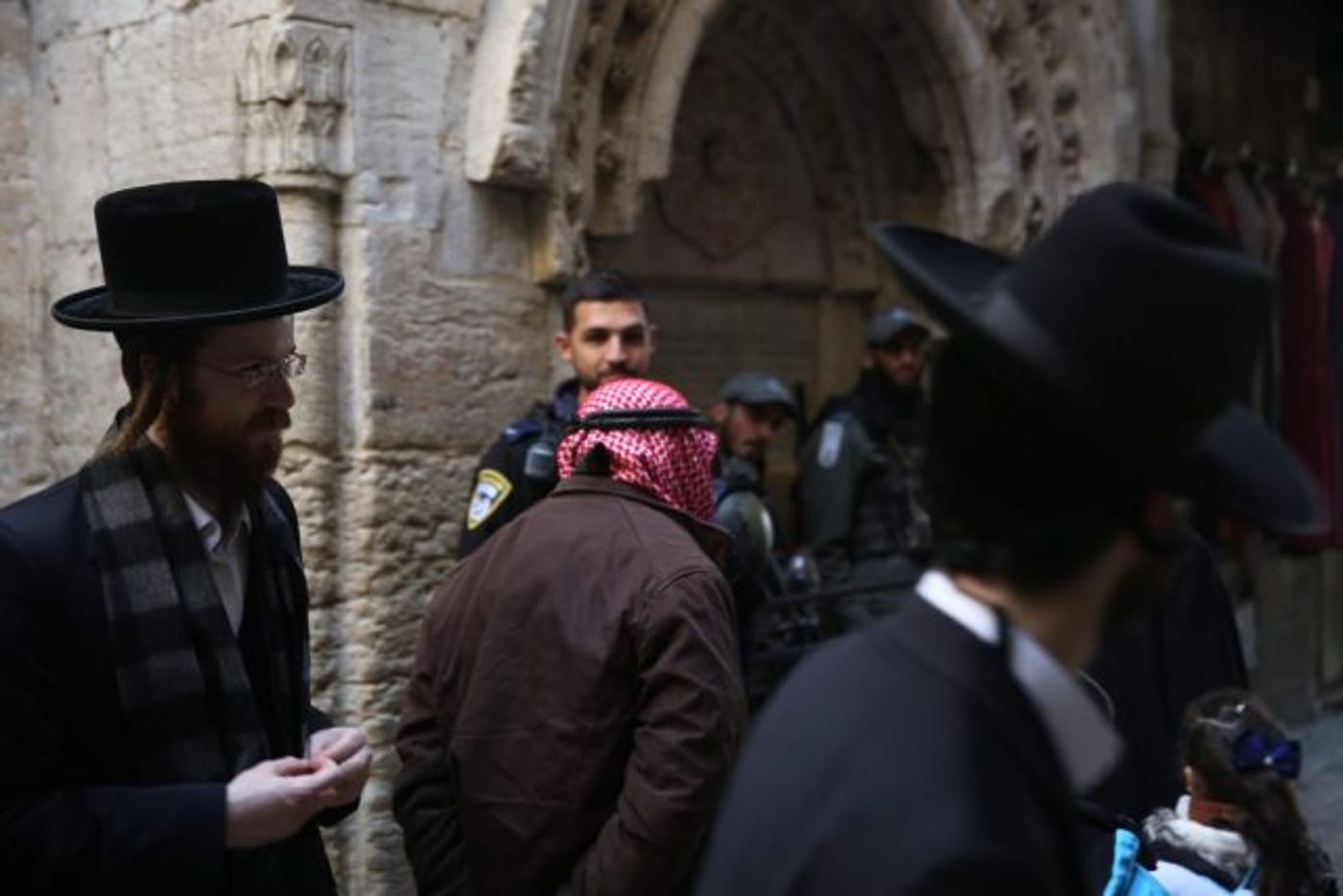 עיר עוטפת אור: גלריית פאר מהעיר העתיקה בירושלים