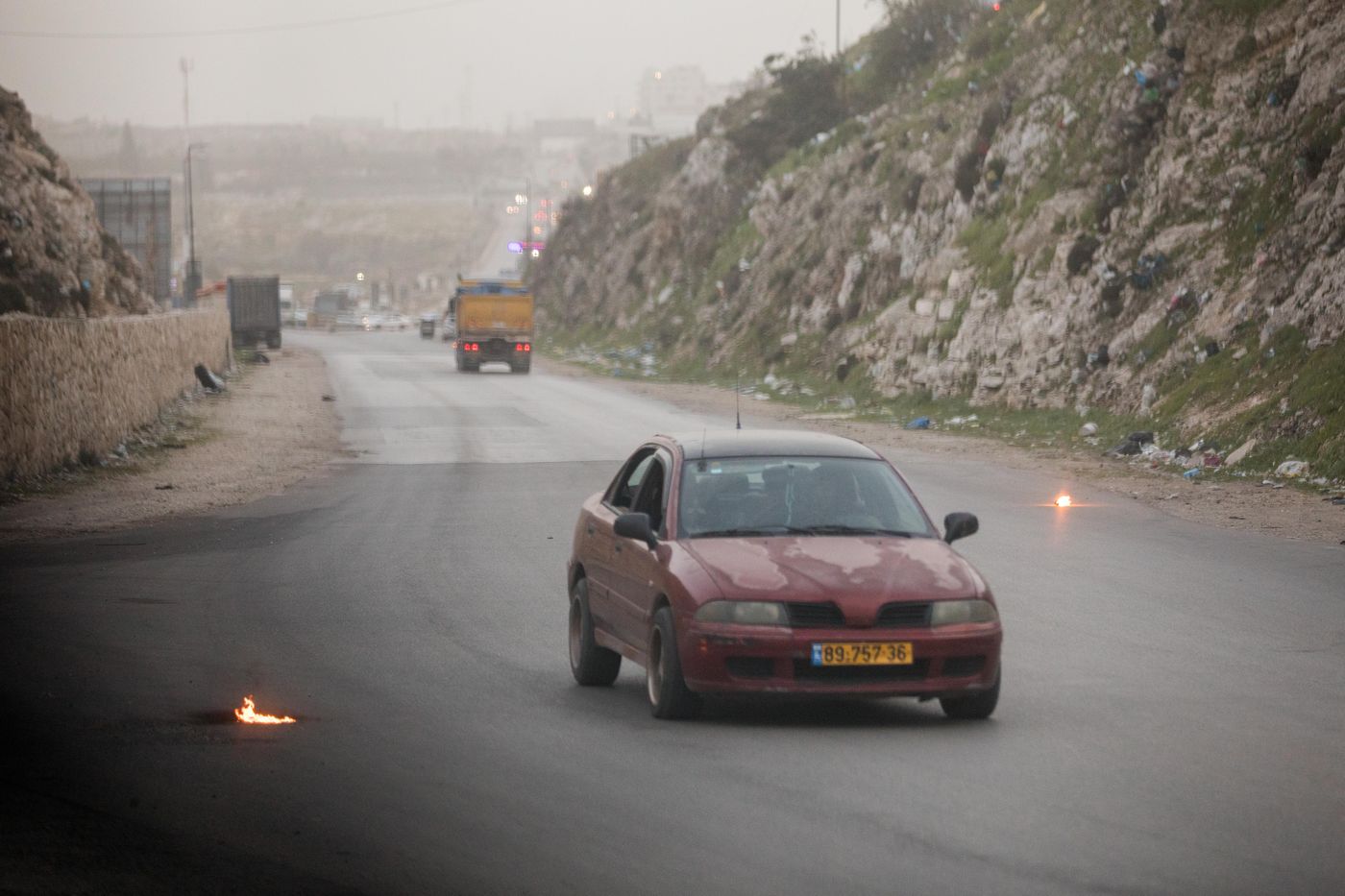 כתב אישום נגד חשודים שיידו בקבוקי תבערה ב-443