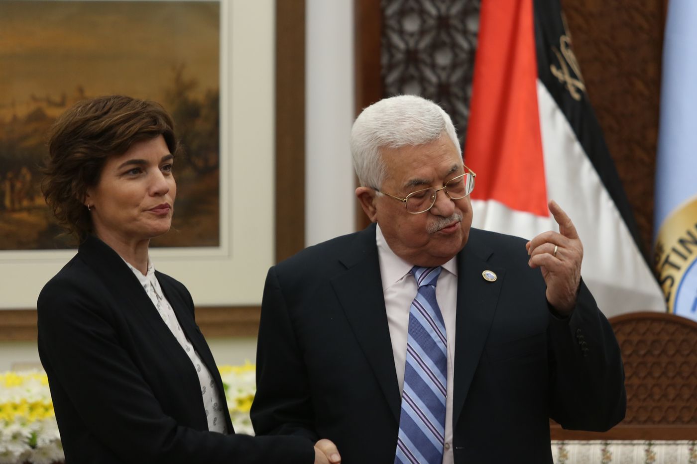 אבו מאזן נפגש עם זנדברג: "קיזוז המשכורות פגע בנו"