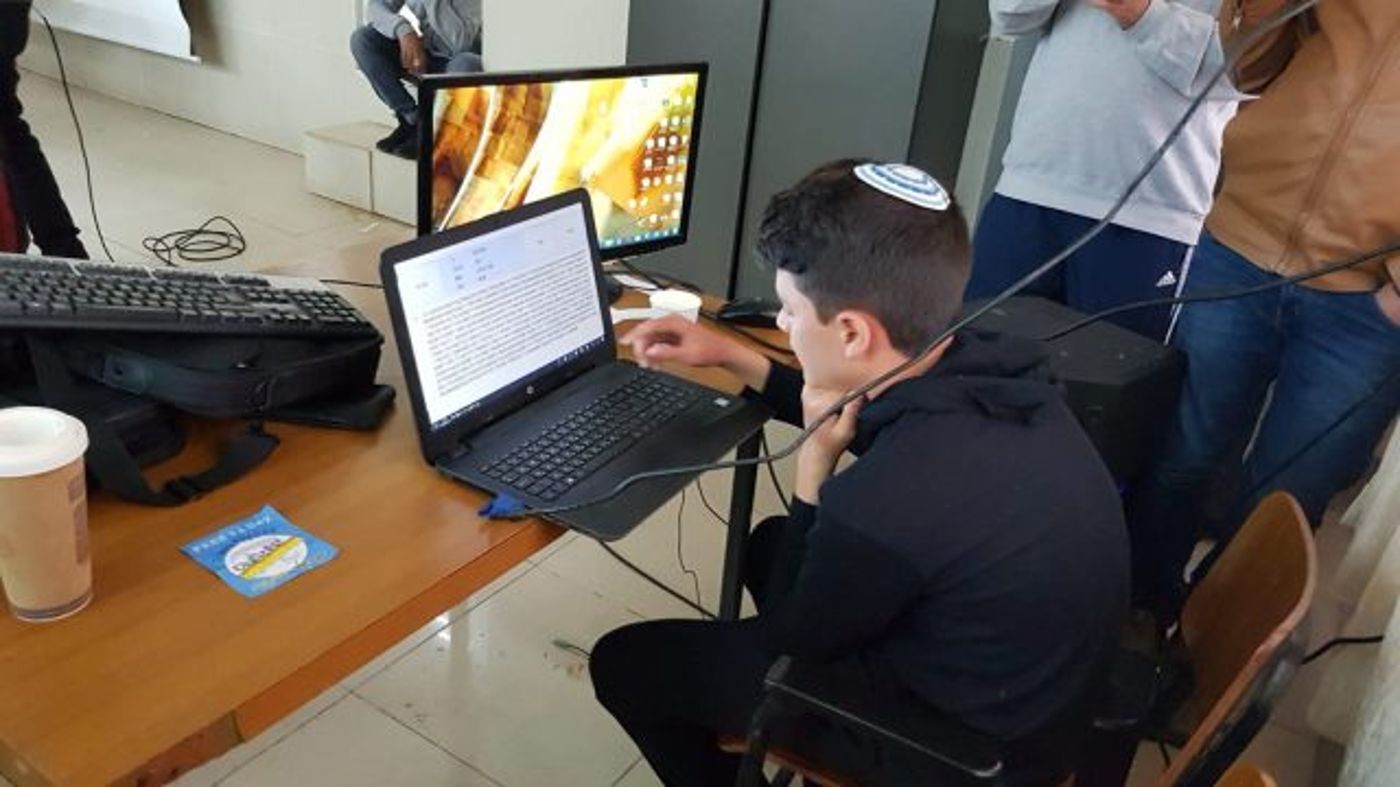 אמרוסי במהלך התחרות