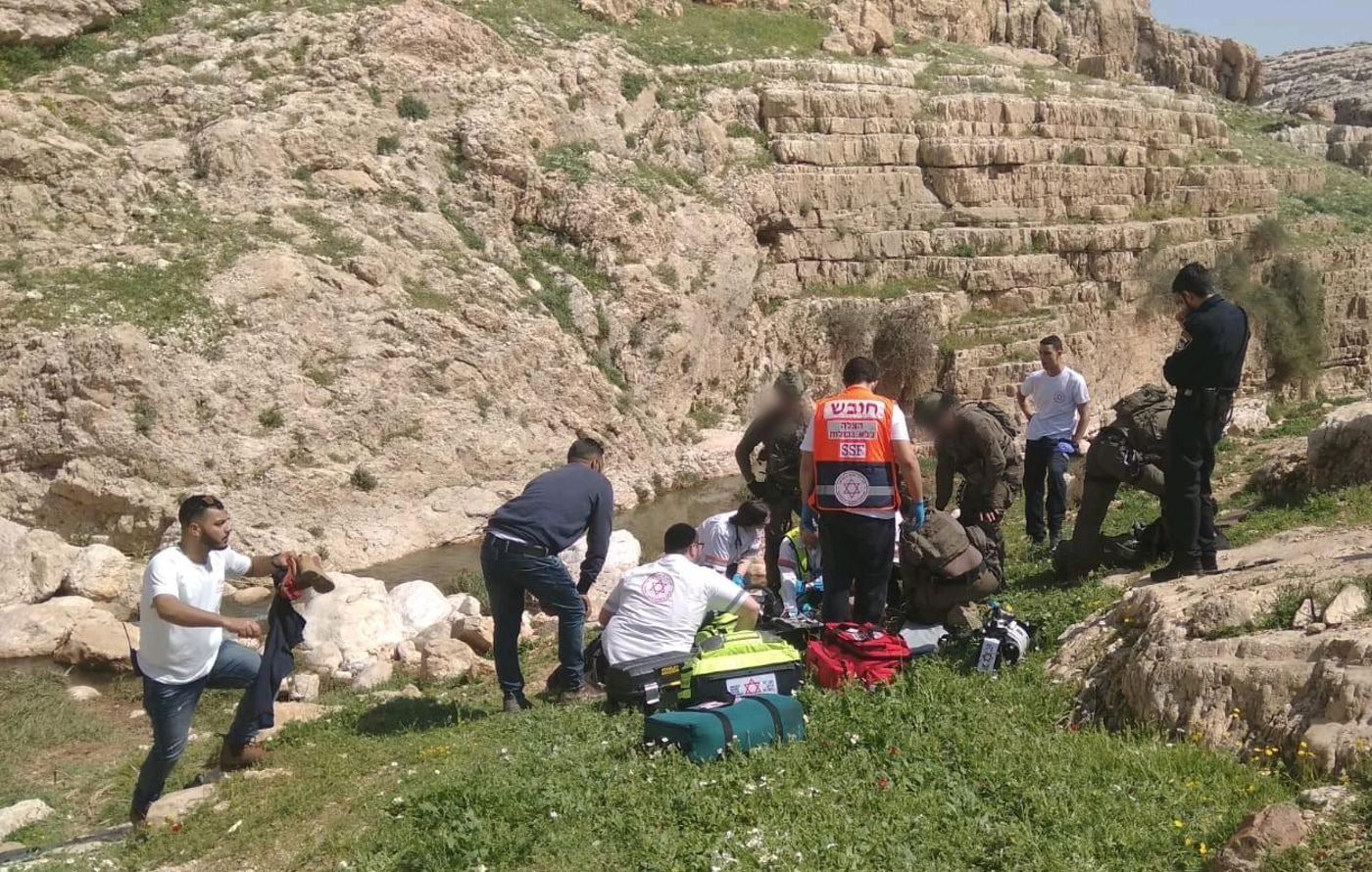 ילד בן 12 טבע בנחל פרת; פונה במסוק לאחר החייאה