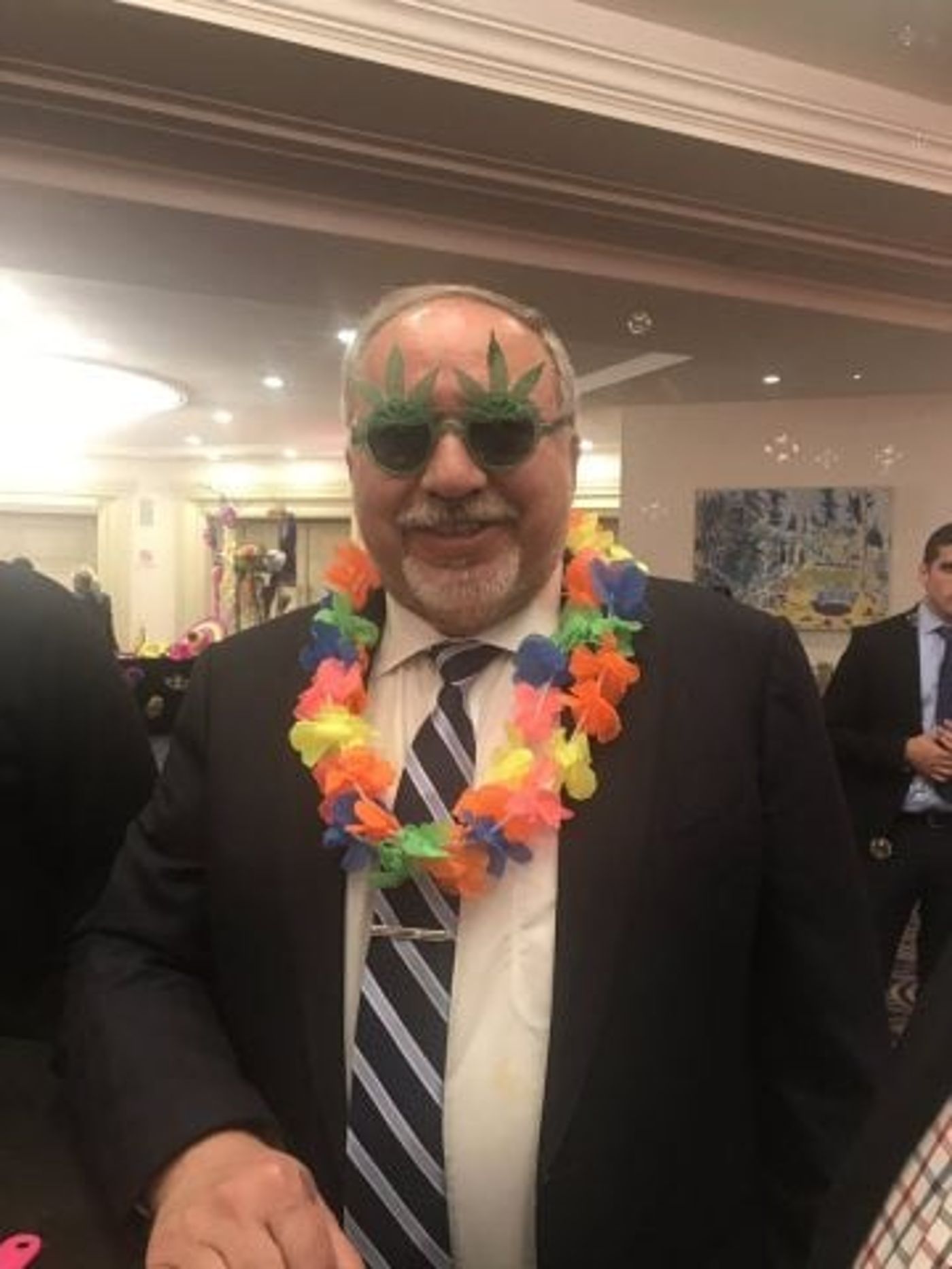 קריאת מגילה, תחפושות ושתייה: הפוליטיקאים חוגגים