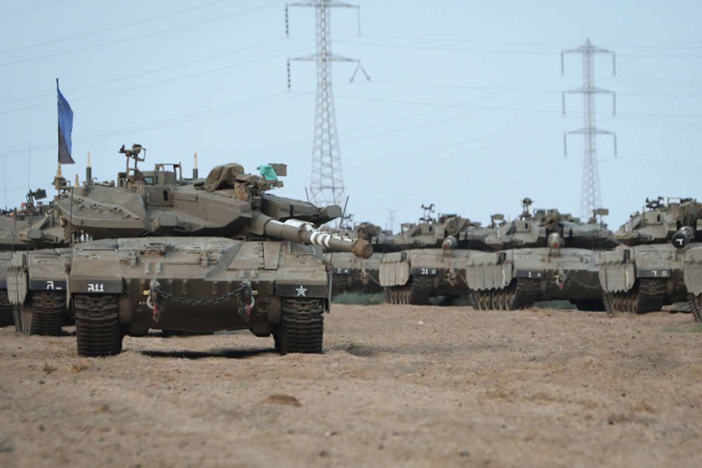 צה"ל נערך לתגובה, צירים סמוכים לגדר הרצועה נחסמו