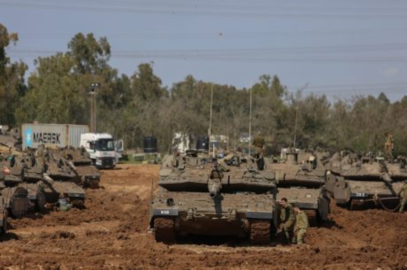 גלריה: הדרום חוזר לשגרה, צה"ל נערך לתקיפה
