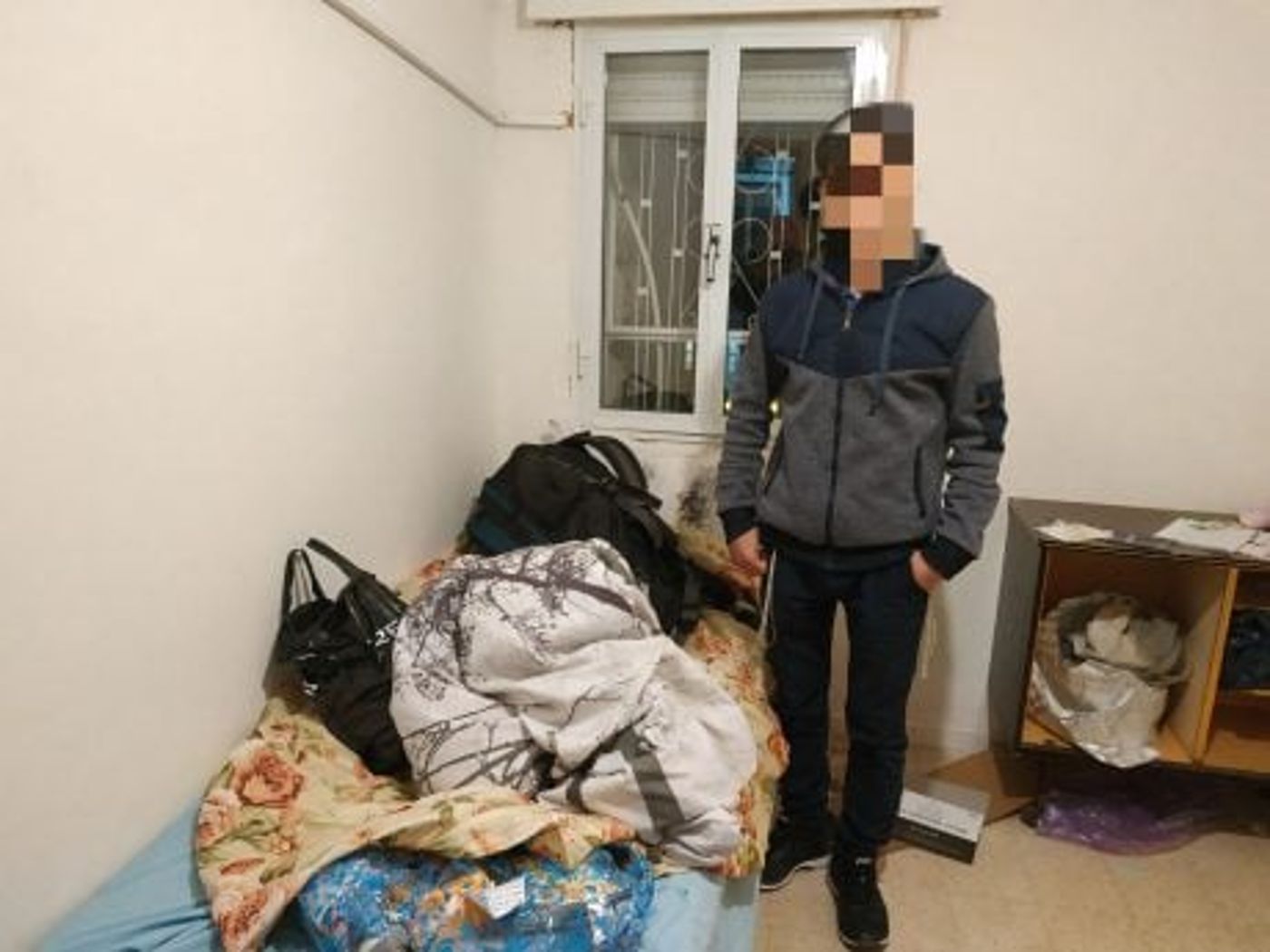 "אהרון שלום, אני חייל חרדי בודד, ישן ברחוב וקר לי"