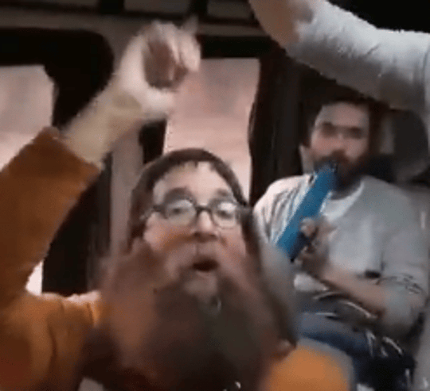 צפו: בדרך לאוקראינה אמני תקוע בביצוע מקפיץ