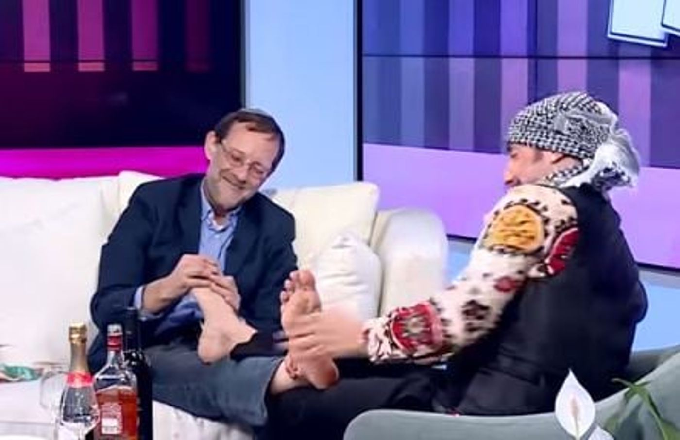 שווה קולות? פייגלין משפיל את עצמו. צפו בהשפלה