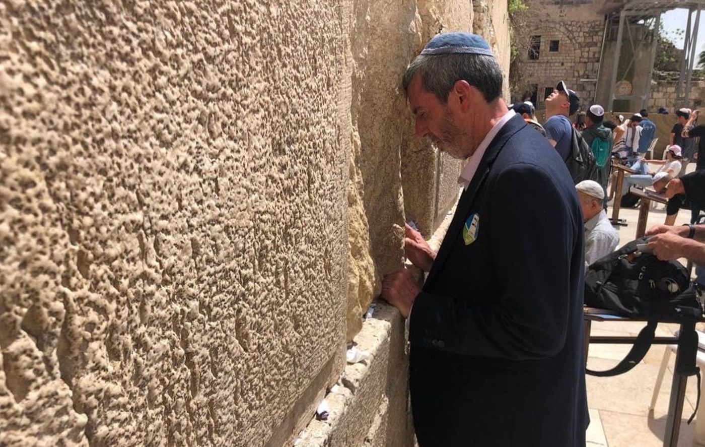 הרב רפי פרץ בכותל: "יום מרגש מאד עבורי" • צפו