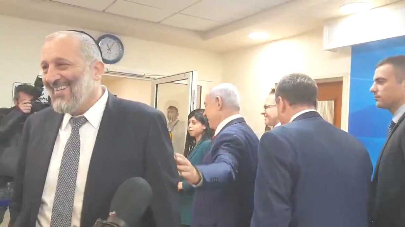 "נתניהו, האם פניך לממשלת אחדות?" צפו בתגובה