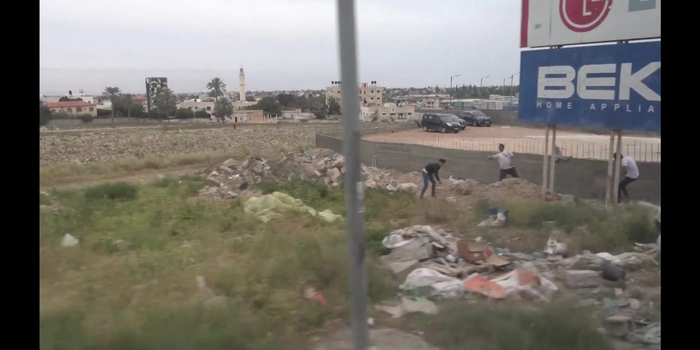 צפו עיתונאים זרים הותקפו על ידי פלסטינים