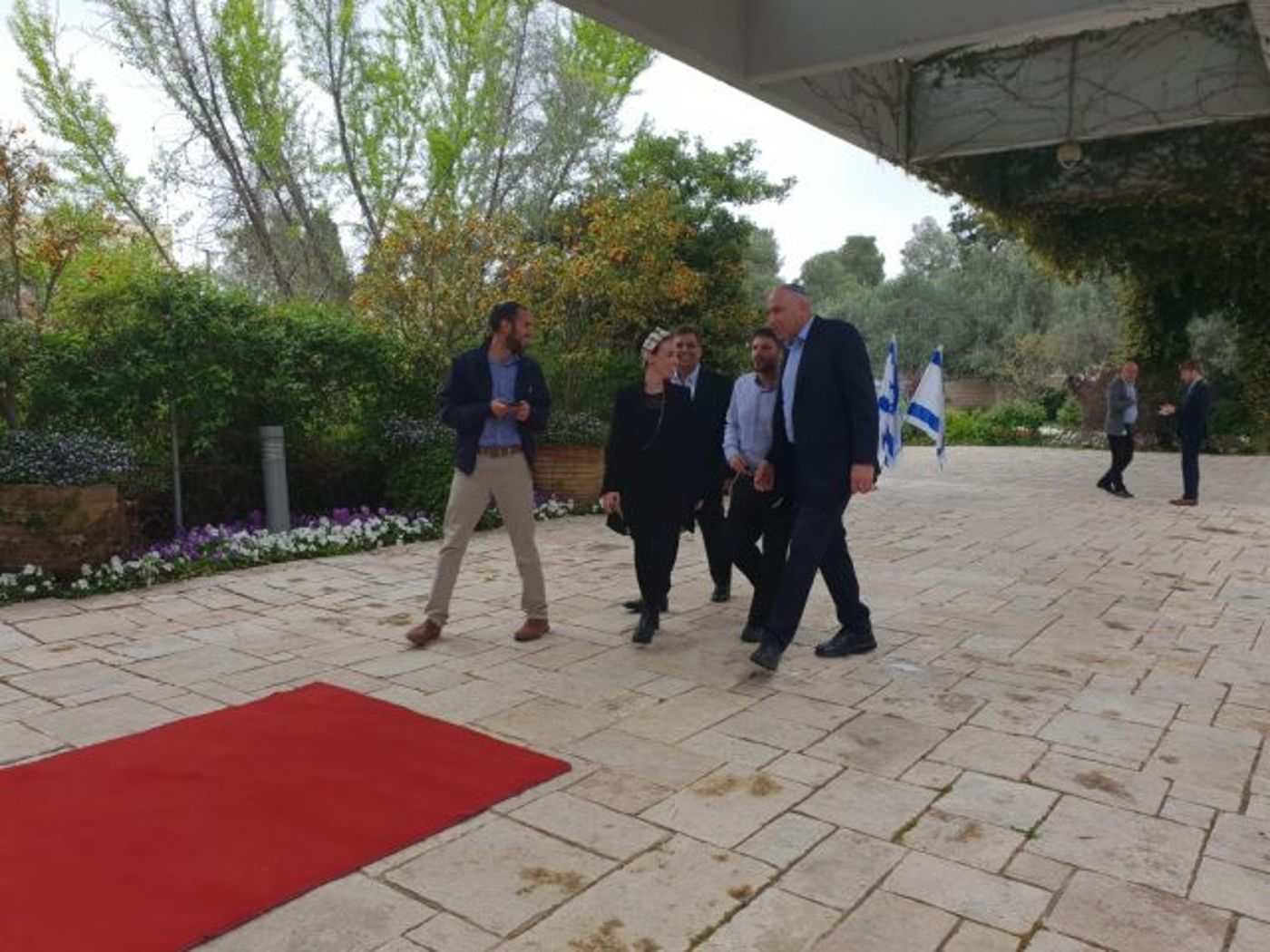 נציגי איחוד מפלגות הימין בדרכם לנשיא