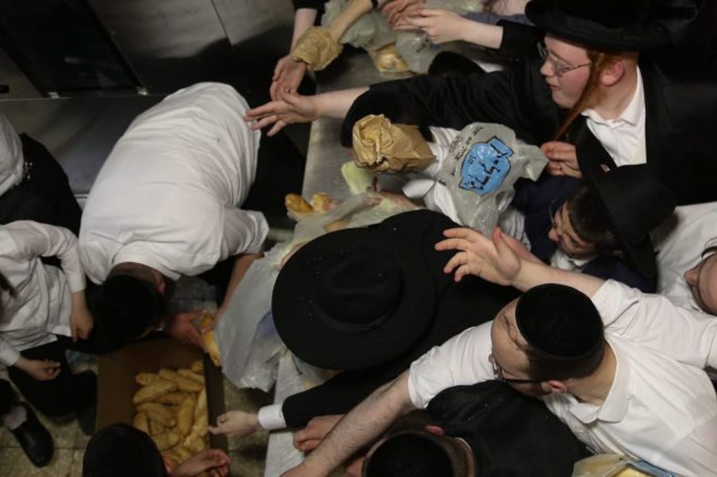 שבוע בלי לחם: עם ישראל נוהר לחמץ. גלריה