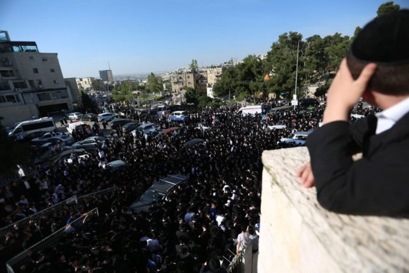 הלווית האדמו"ר מקאליב, נכדו מונה ליורשו