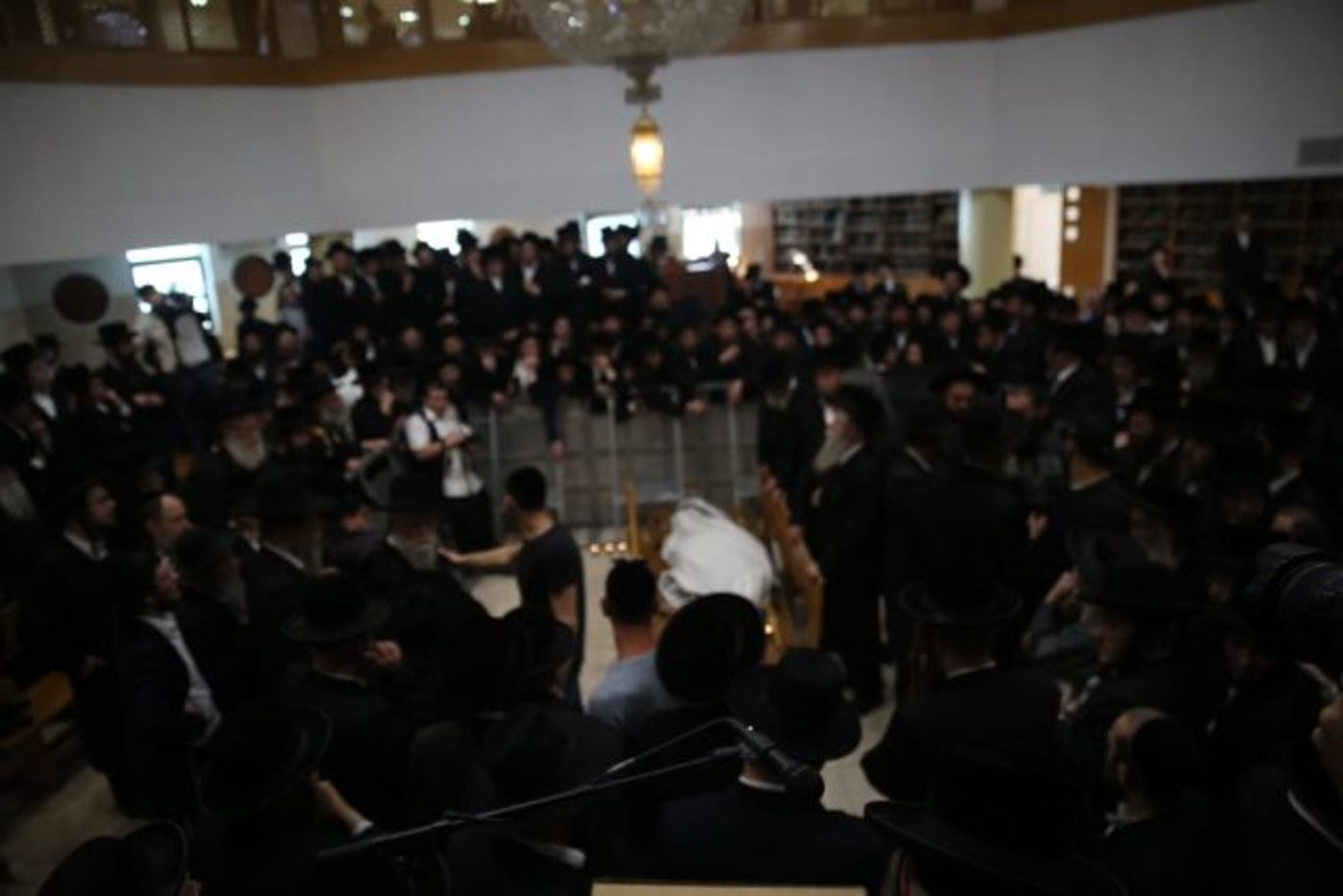 הלווית האדמו"ר מקאליב, נכדו מונה ליורשו