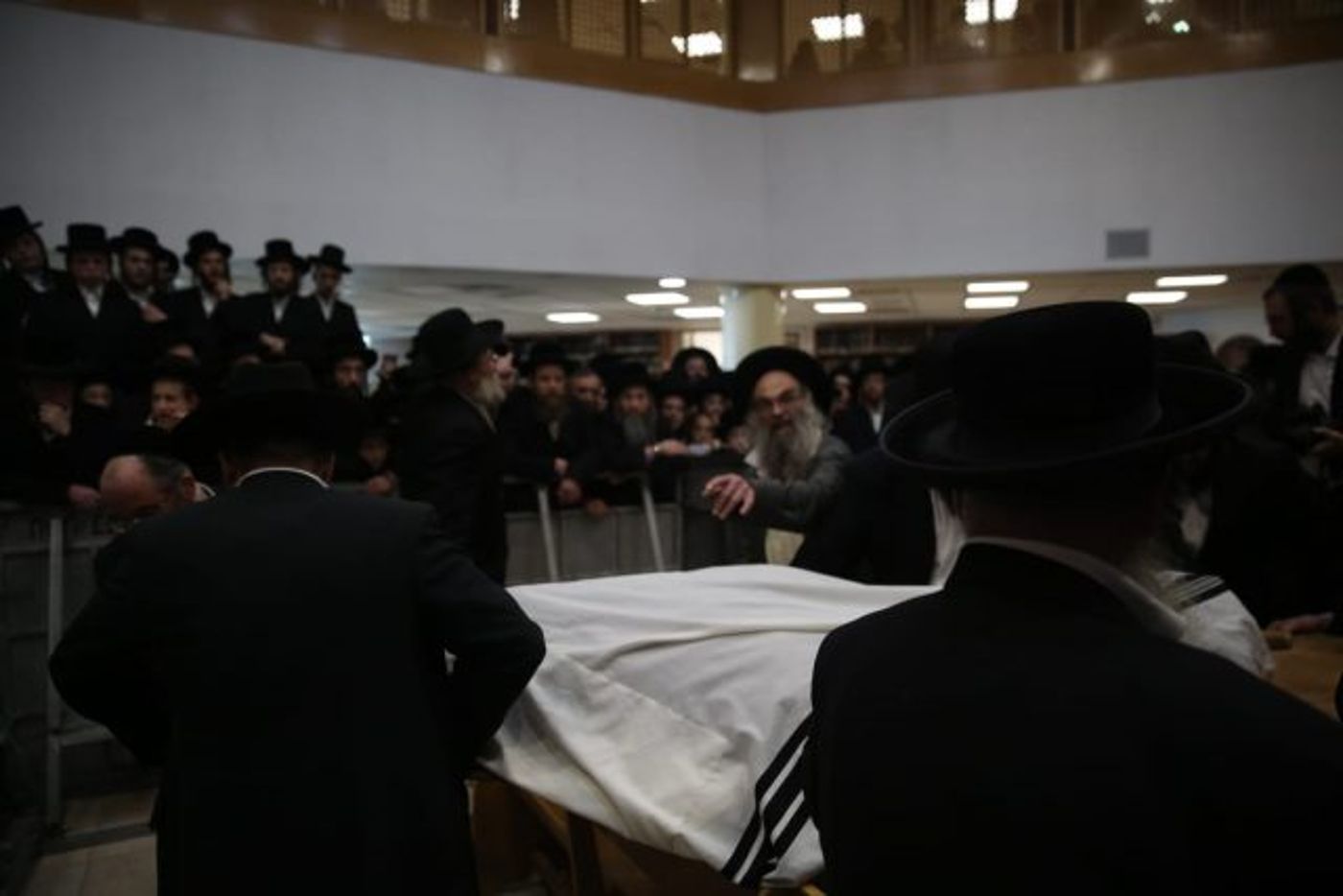הלווית האדמו"ר מקאליב, נכדו מונה ליורשו