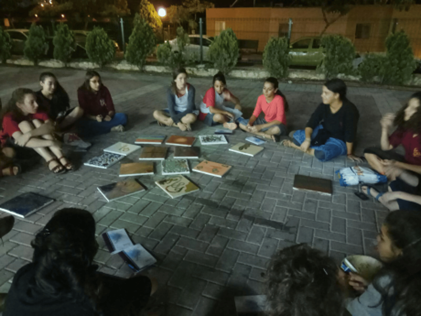 מנציחה את השואה לאורו של האדמו"ר מפיאסצנה