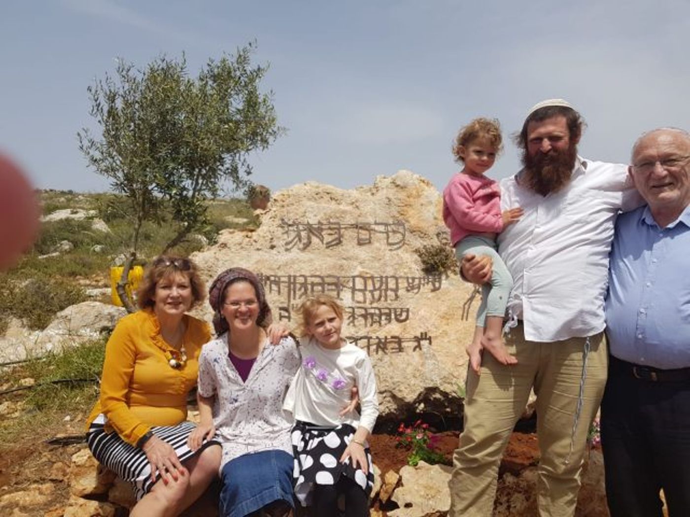 באדיבות משפחת בהגון.