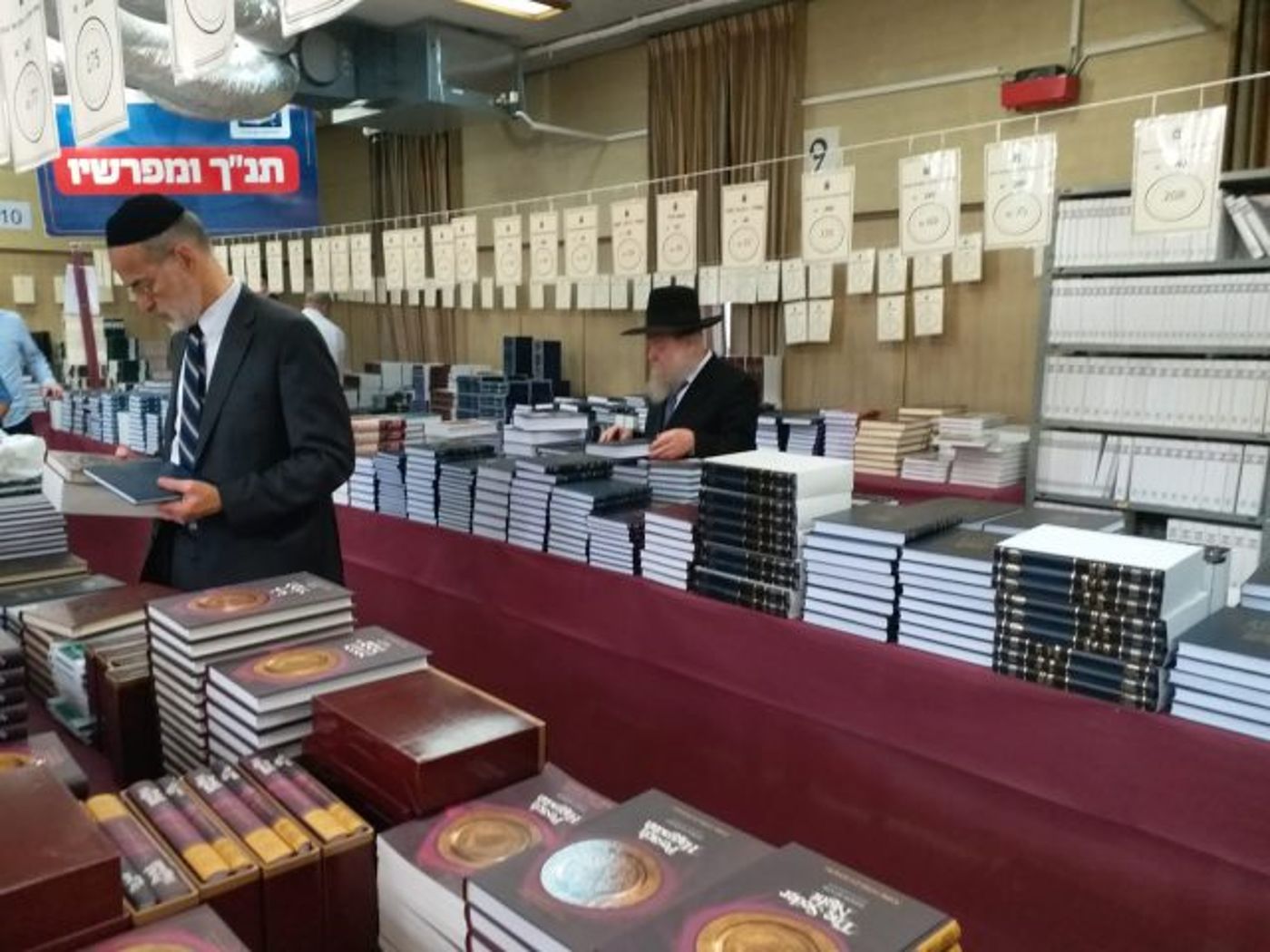 שיא ביריד הספרים: מעל 17,000 מבקרים