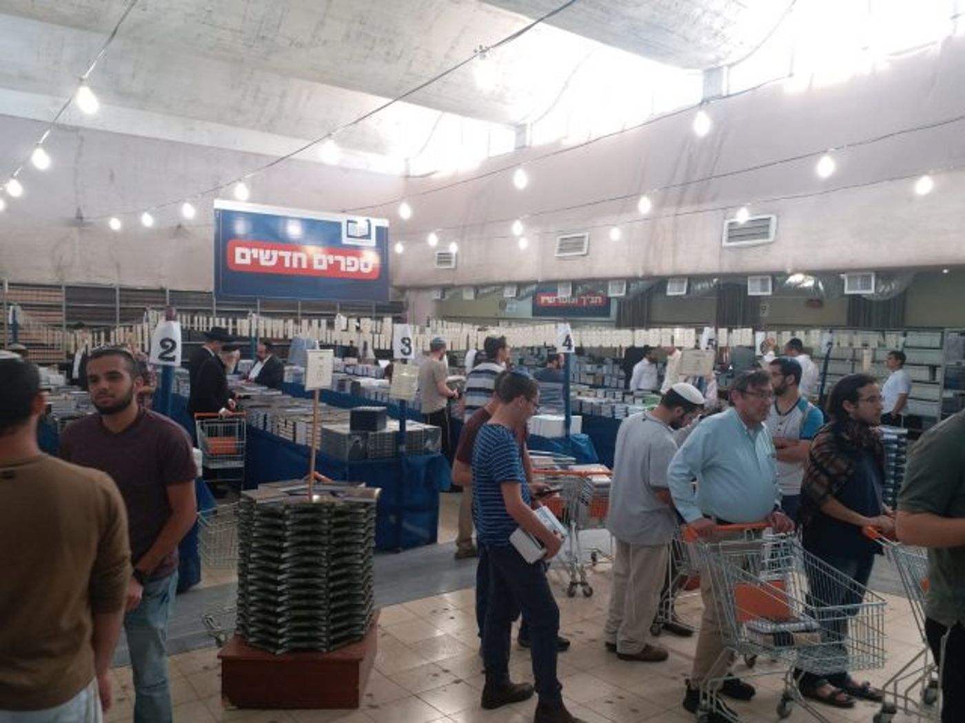 שיא ביריד הספרים: מעל 17,000 מבקרים