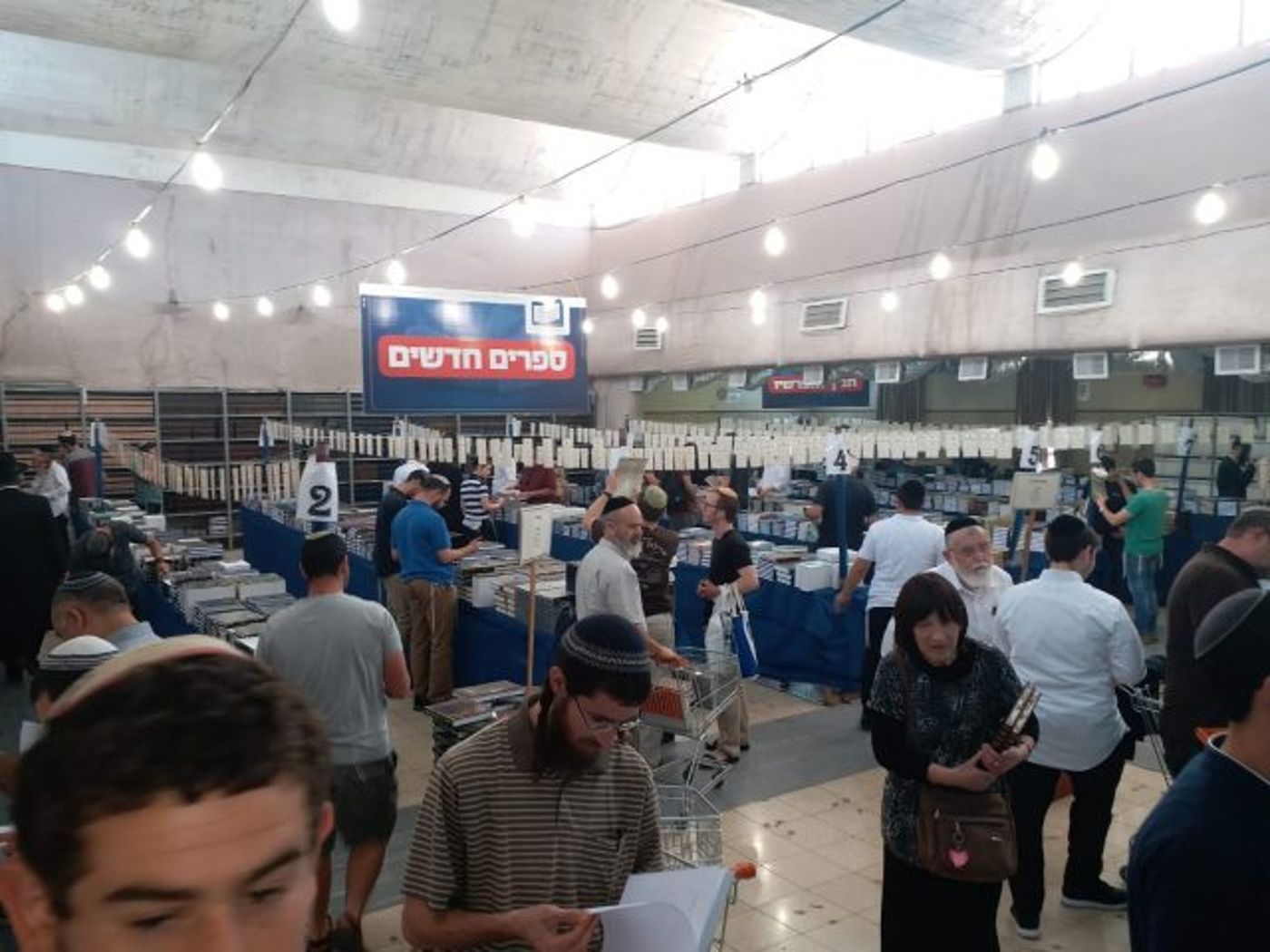 שיא ביריד הספרים: מעל 17,000 מבקרים