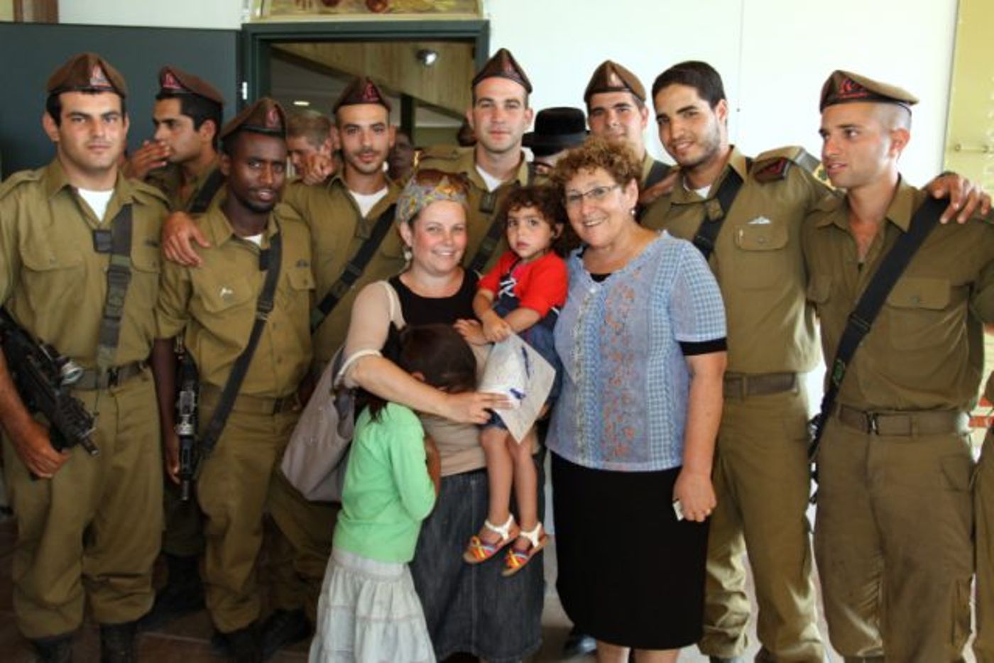 בני משפחתו של אלירז פרץ הי"ד