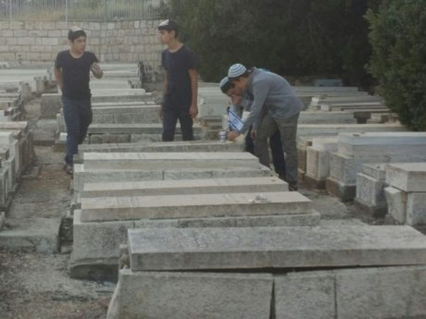 מיזם 'נר ודגל': תנועות הנוער עלו לקברי החללים