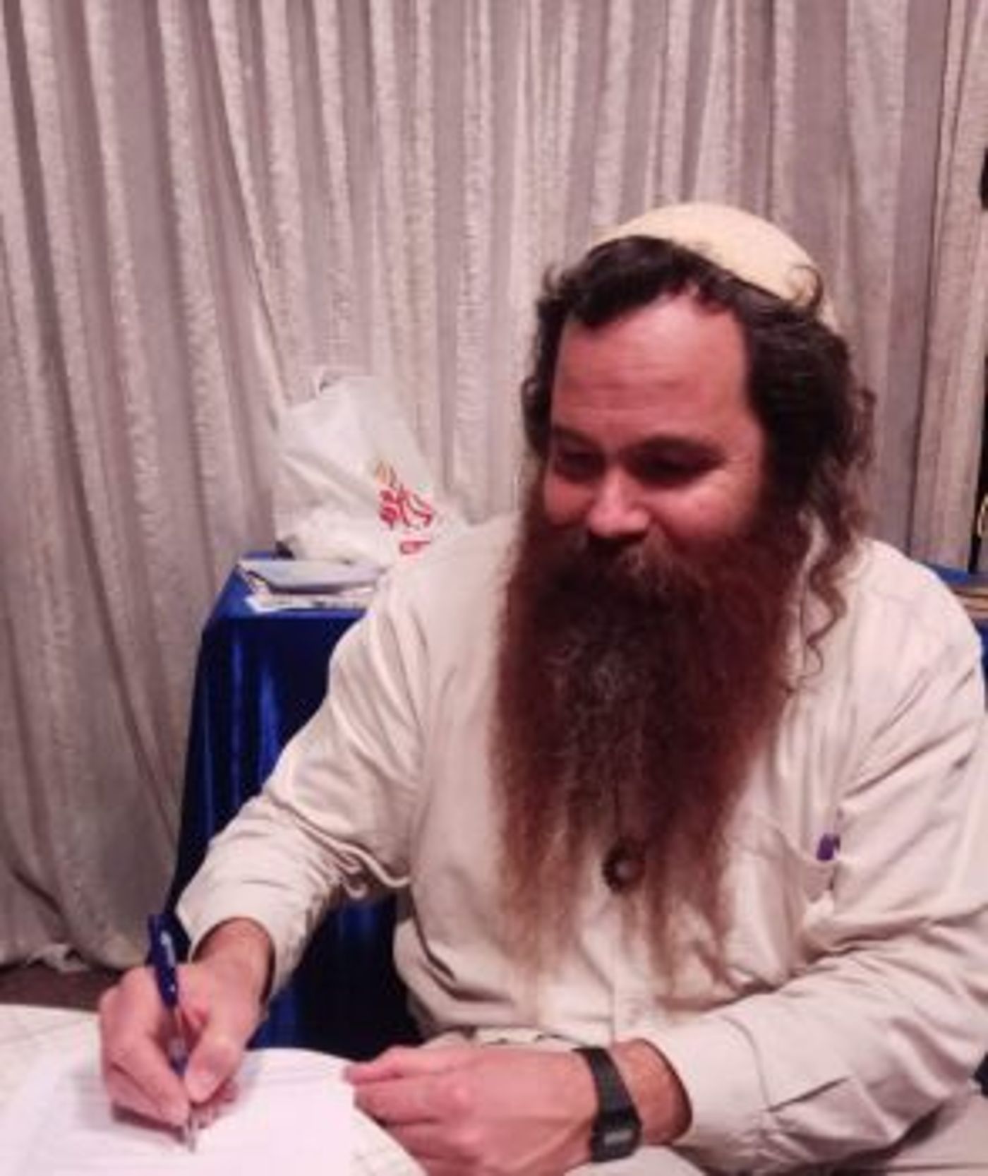 מוביל את העדר כמו דוד המלך. הרב אריה ליפו